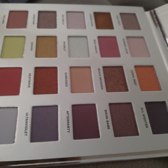 Iconic London Sunset to Sunrise Eyeshadow Pallete - Picture 3 of 7